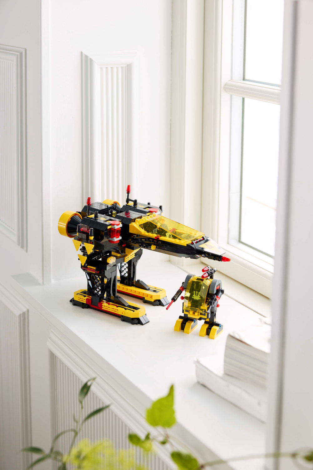 Icons 10355 Blacktron Renegade