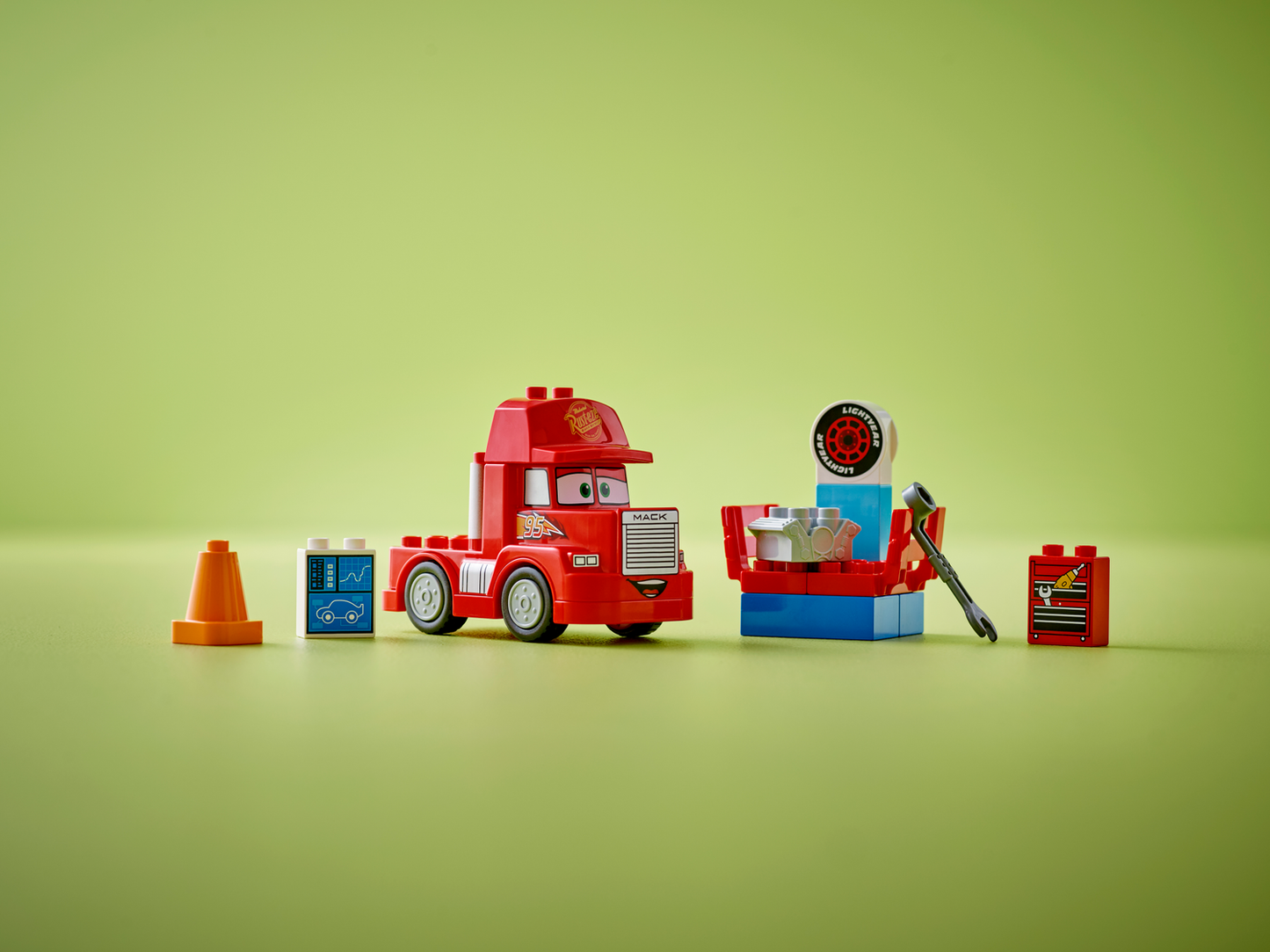 Disney 10417 Mack beim Rennen