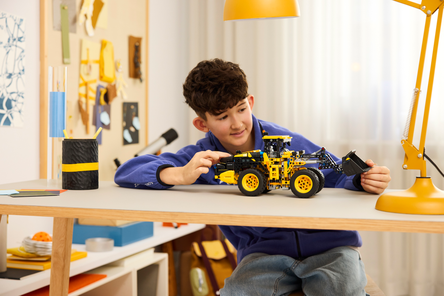 Technic 42209 Volvo L120 Electric Radlader