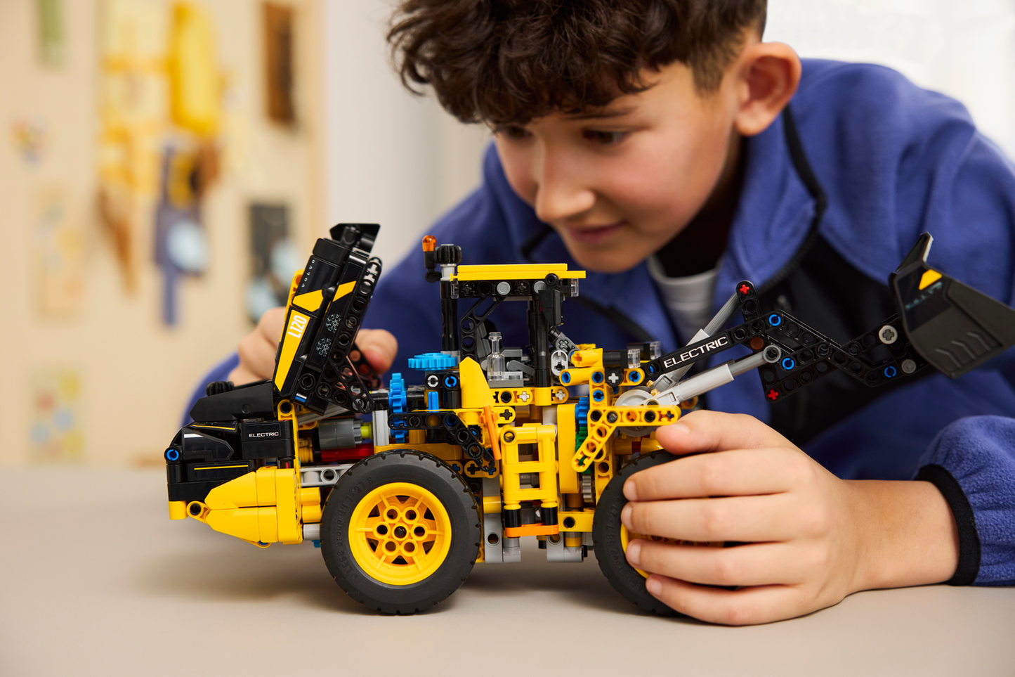 Technic 42209 Volvo L120 Electric Radlader
