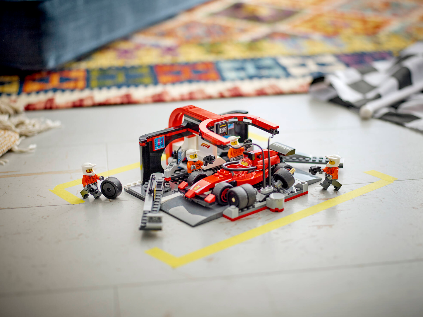 City 60443 F1 Boxenstopp mit Boxencrew und Ferrari Flitzer