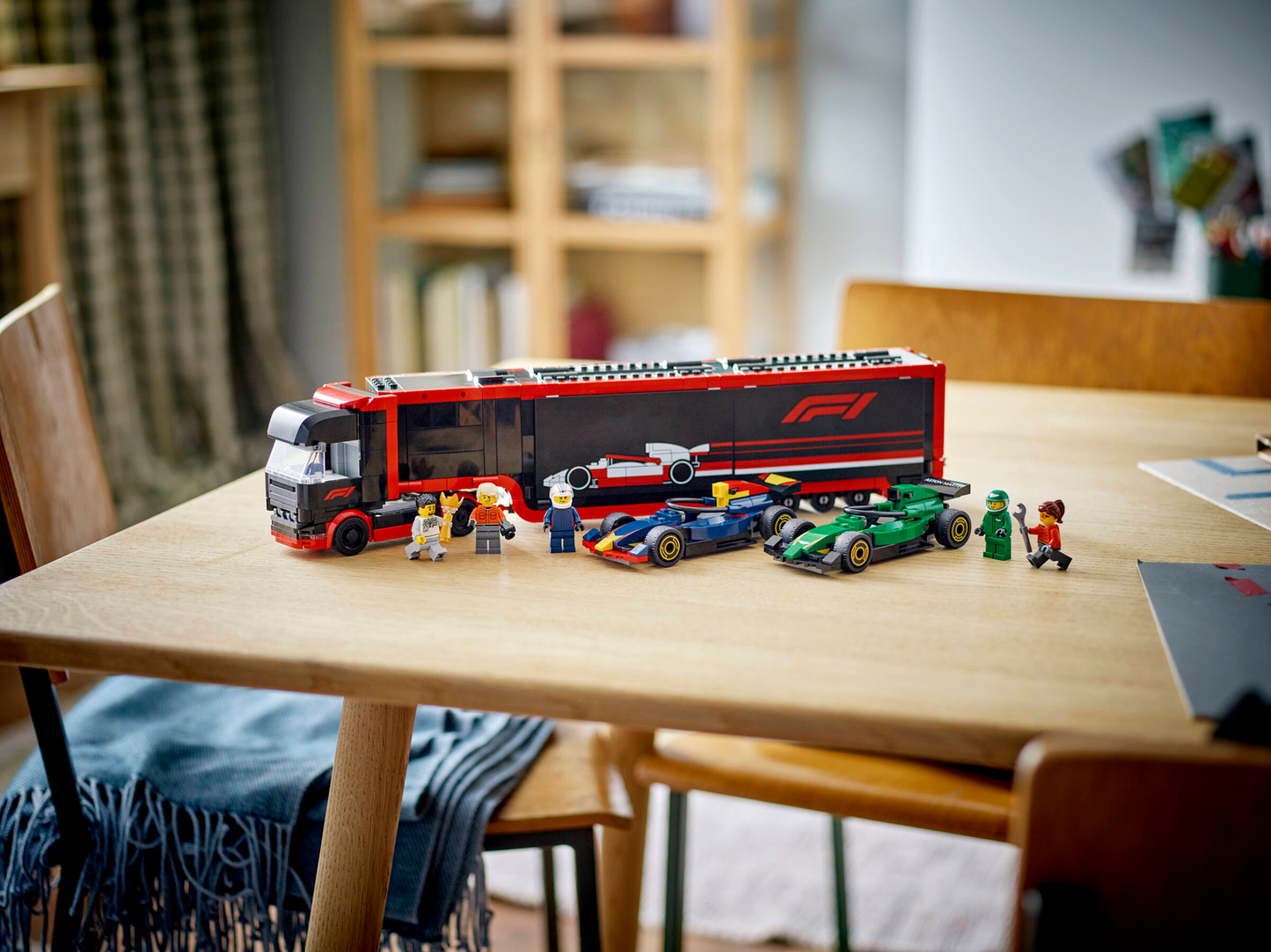City 60445 F1 Transporter mit RB20 & AMR24 F1 Rennautos