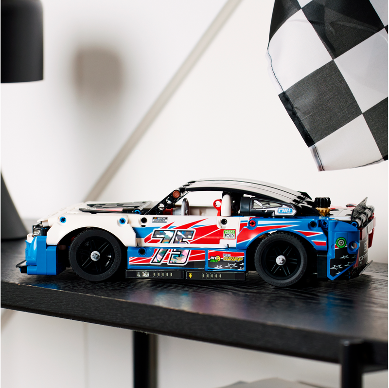 Technic 42153 NASCAR Next Gen Chevrolet Camaro ZL1