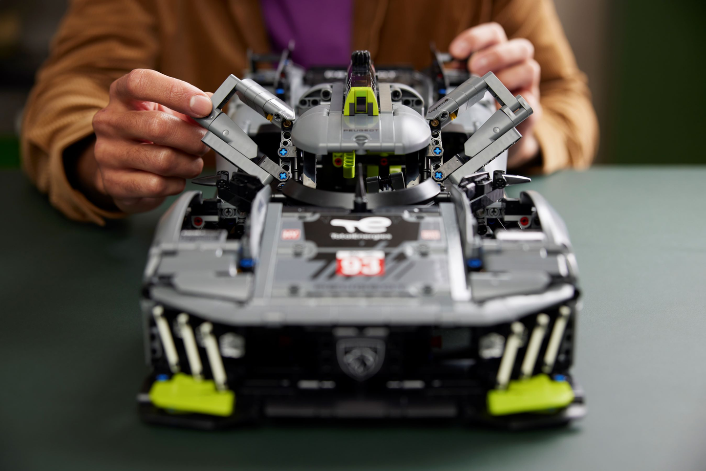 Technic 42156 PEUGEOT 9X8 24H Le Mans Hybrid Hypercar