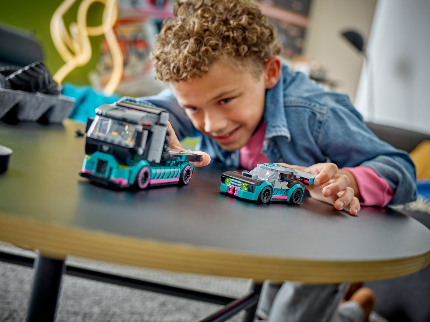 City 60406 Autotransporter mit Rennwagen