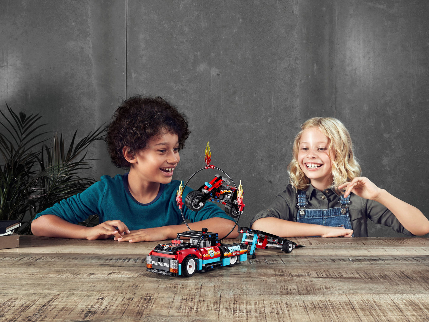 Technic 42106 Stunt-Show mit Truck und Motorrad