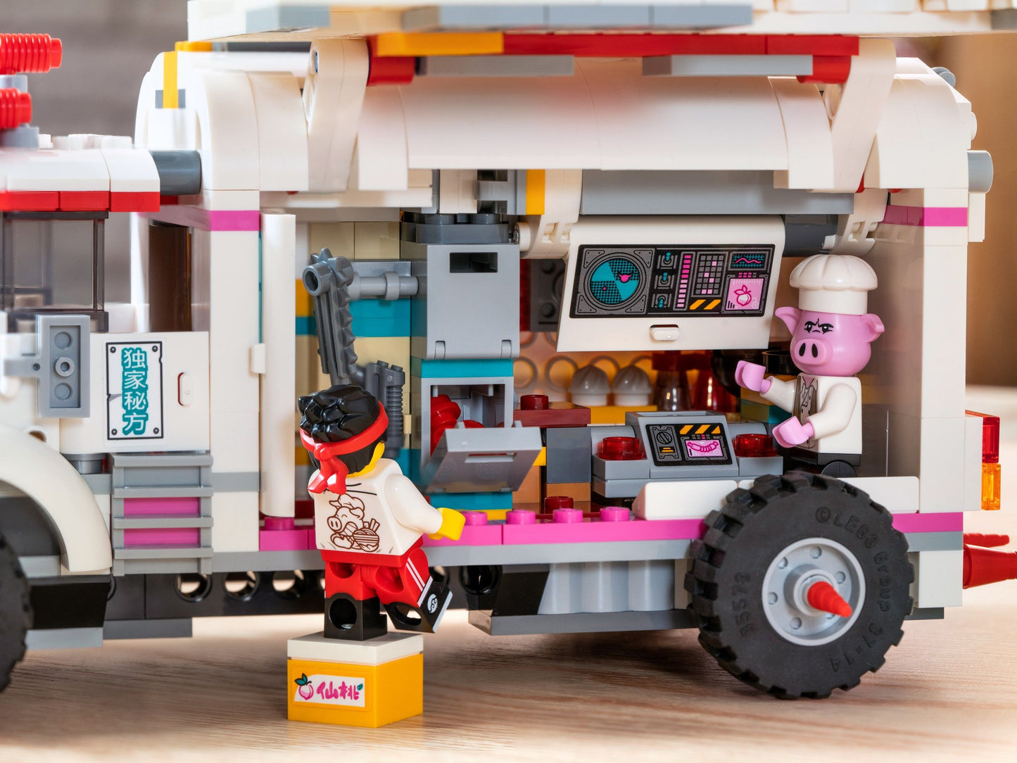 Monkie Kid 80009 Pigsys Foodtruck