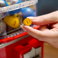 Ideas 21358 Spielzeugautomat mit Minifiguren