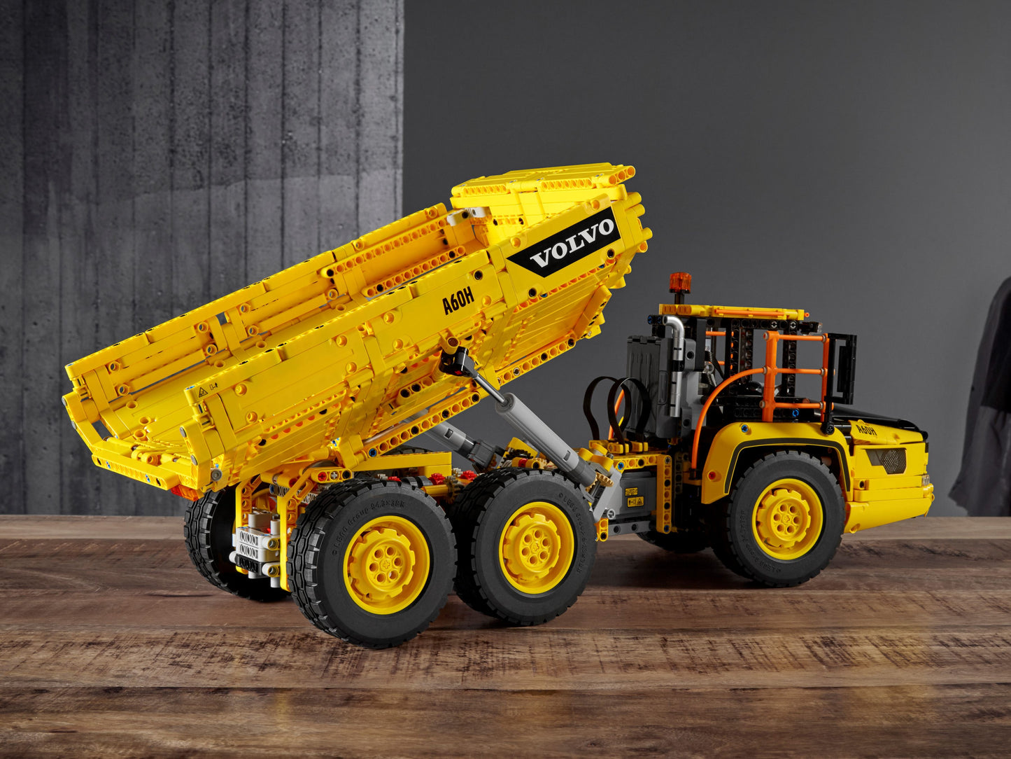 Technic 42114 VOLVO A60H Knickgelenk-Kipper